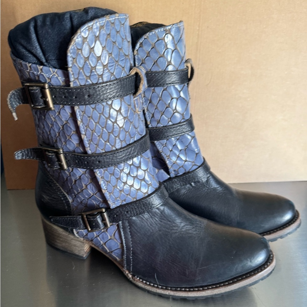 🩵🦎RARE Freebird Apex in Blue Multi Lizard 🦎 👢